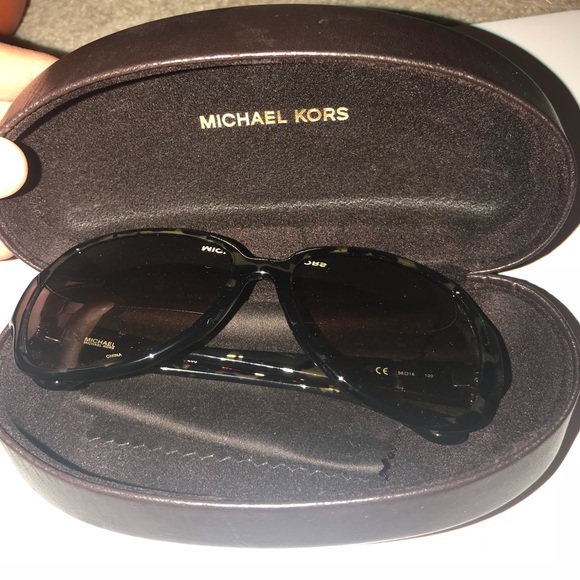 Michael Kors Sunglasses & Case - Picture 1 of 7